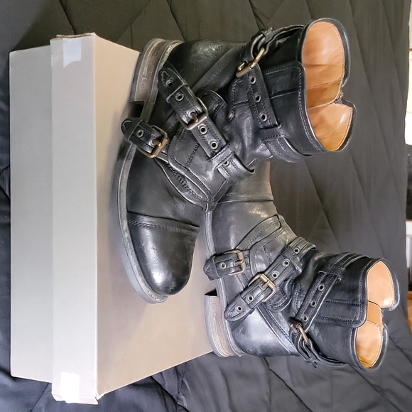 Ugg Elisabeta Moto Boot - Picture 3 of 14